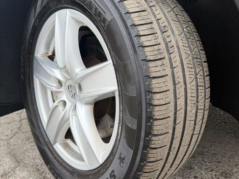 Used 2014 Porsche Cayenne S image 3