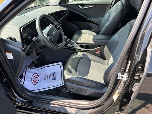 Certified 2023 Kia Niro EX Touring FWD image 19