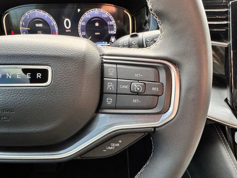 Used 2022 Jeep Wagoneer Series III image 18