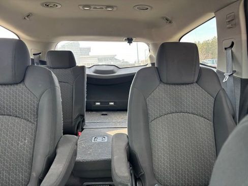 Used 2010 Chevrolet Traverse LT image 13