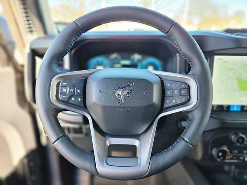 Used 2025 Ford Bronco Badlands image 23