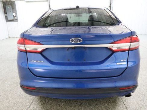 Used 2017 Ford Fusion SE w/ Fusion SE Technology Package FWD image 8