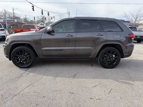 Used 2020 Jeep Grand Cherokee Altitude image 3