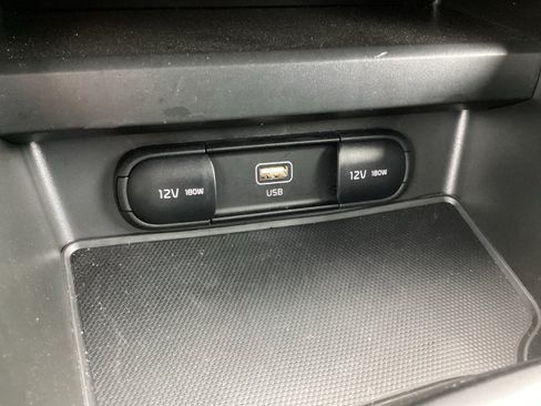 Used 2025 Kia Soul LX w/ LX Technology Package FWD image 23