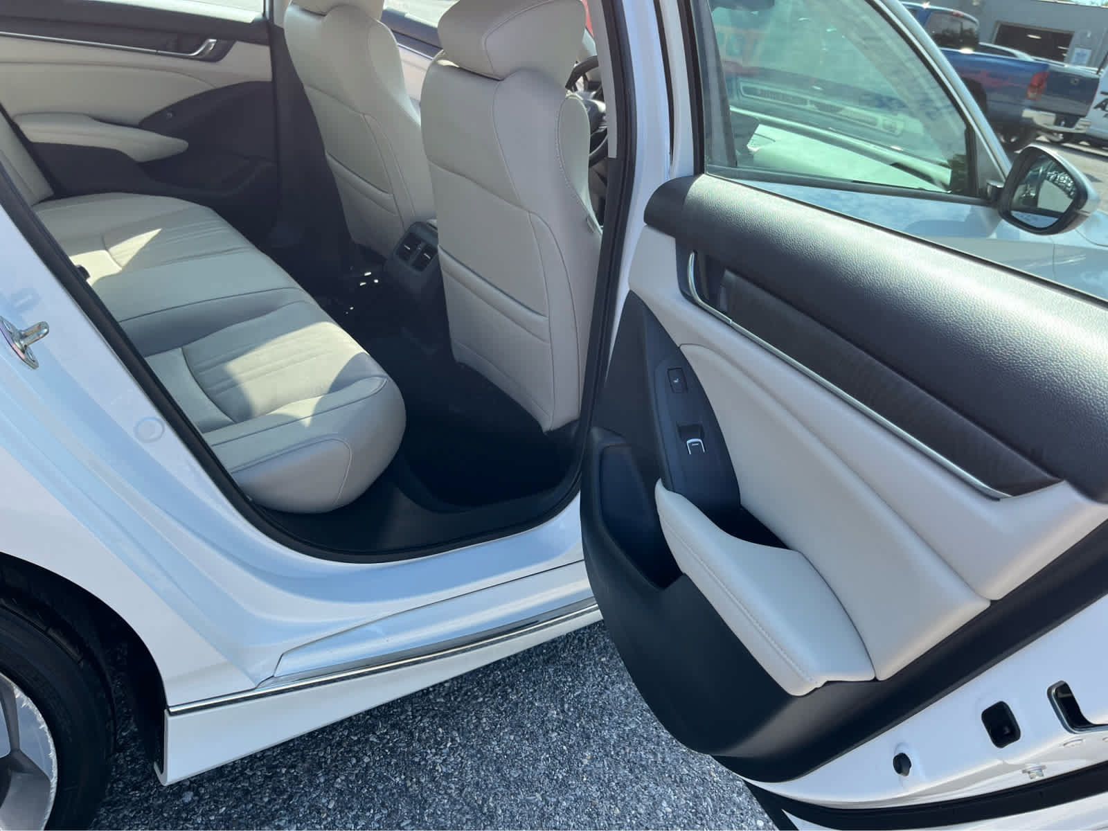 Used 2020 Honda Accord Touring image 30