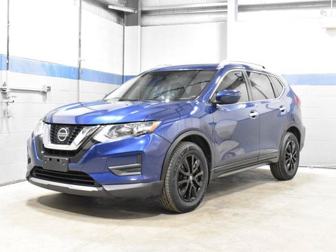 Used 2019 Nissan Rogue S image 2