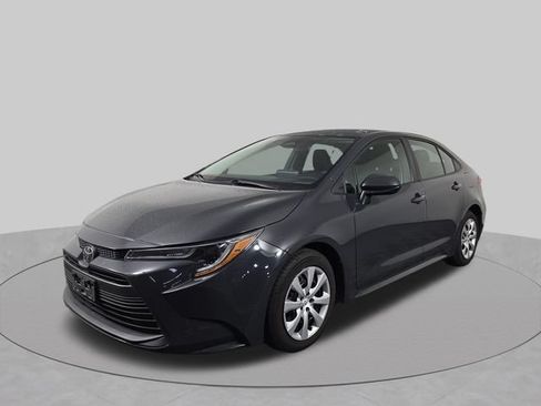 Used 2024 Toyota Corolla LE FWD image 2