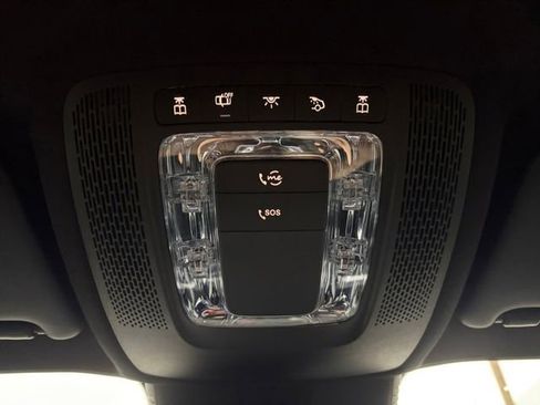Used 2025 Mercedes-Benz GLB 250 4MATIC image 12