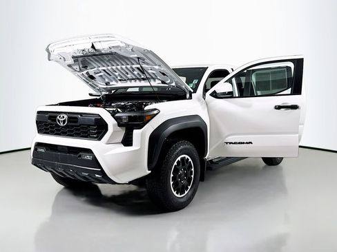 Used 2025 Toyota Tacoma TRD Off-Road AWD/4WD image 20