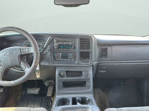Used 2004 Chevrolet Silverado 2500 LS w/ Heavy-Duty Power Package AWD/4WD image 17