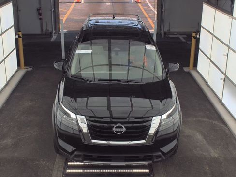 Used 2025 Nissan Pathfinder SL w/ SL Premium Package image 2