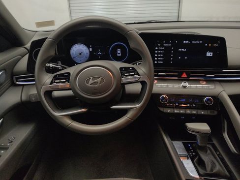 Used 2025 Hyundai Elantra SEL FWD image 22