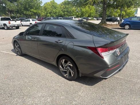 Used 2025 Hyundai Elantra Sport FWD image 3