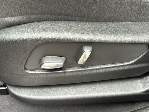 New 2025 Cadillac XT5 Luxury image 12