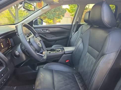 Used 2024 Nissan Rogue Platinum AWD/4WD image 12