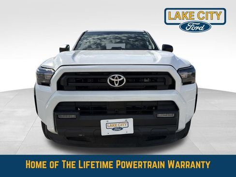Used 2025 Toyota 4Runner SR5 AWD/4WD image 9