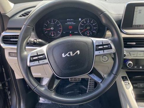 Certified 2022 Kia Telluride SX w/ Towing Package FWD image 16