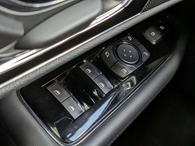 Used 2022 Lincoln Navigator 4WD image 23