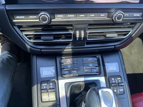 Used 2020 Porsche Macan AWD/4WD image 17
