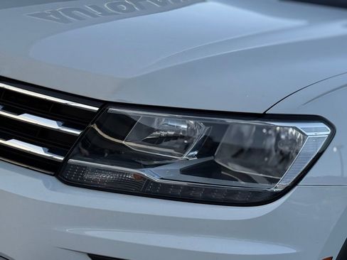 Used 2021 Volkswagen Tiguan SE w/ Panoramic Sunroof Package image 11