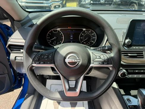 Used 2025 Nissan Altima 2.5 SV image 5