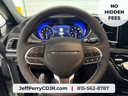 New 2027 Chrysler Pacifica Select FWD image 28