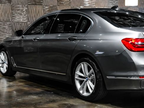 Used 2018 BMW 750i xDrive AWD/4WD image 13