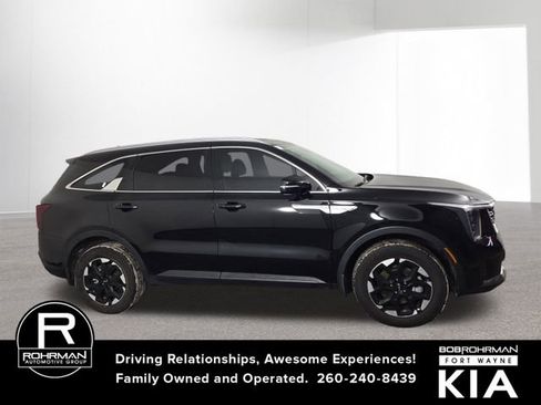 Certified 2025 Kia Sorento S image 5