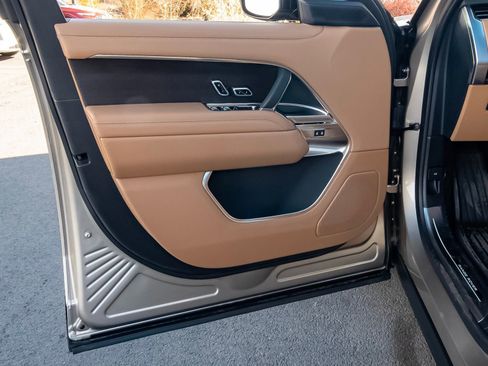 New 2025 Land Rover Range Rover SE image 32