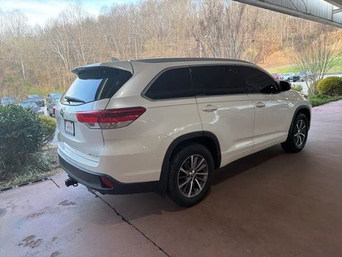 Used 2018 Toyota Highlander XLE image 11