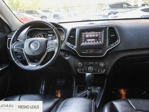 Used 2019 Jeep Cherokee Latitude Plus w/ Comfort/Convenience Group FWD image 14