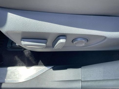 Used 2024 Toyota Highlander Platinum FWD image 16