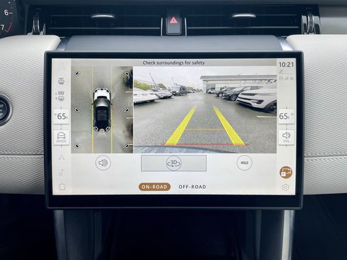Certified 2025 Land Rover Discovery Sport Dynamic SE AWD/4WD image 28