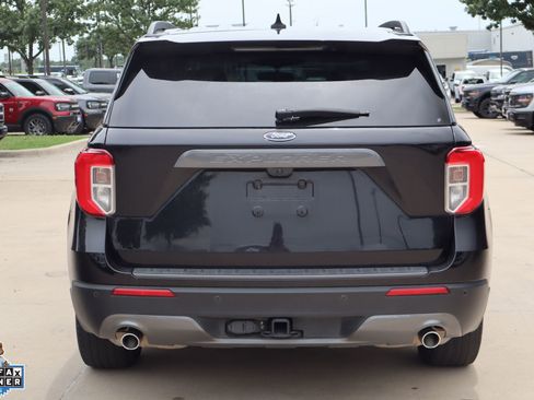 Used 2023 Ford Explorer XLT w/ Equipment Group 202A RWD image 4