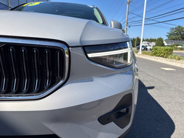 Certified 2025 Volvo XC40 B5 Plus AWD/4WD image 8