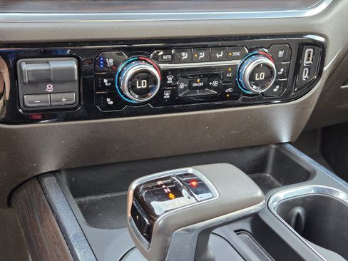 Used 2022 GMC Sierra 1500 SLT w/ SLT Premium Plus Package AWD/4WD image 29