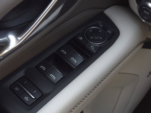 Used 2024 GMC Yukon Denali w/ Advanced Technology Package image 29