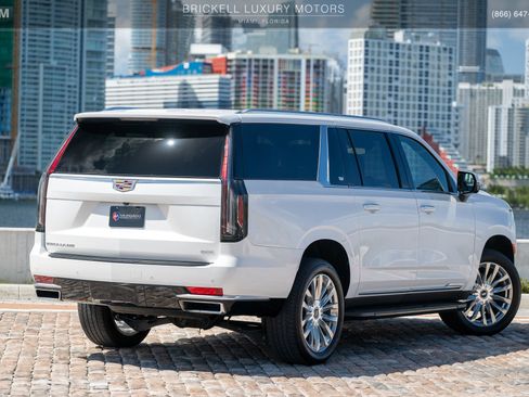 Used 2024 Cadillac Escalade ESV Luxury AWD/4WD image 4