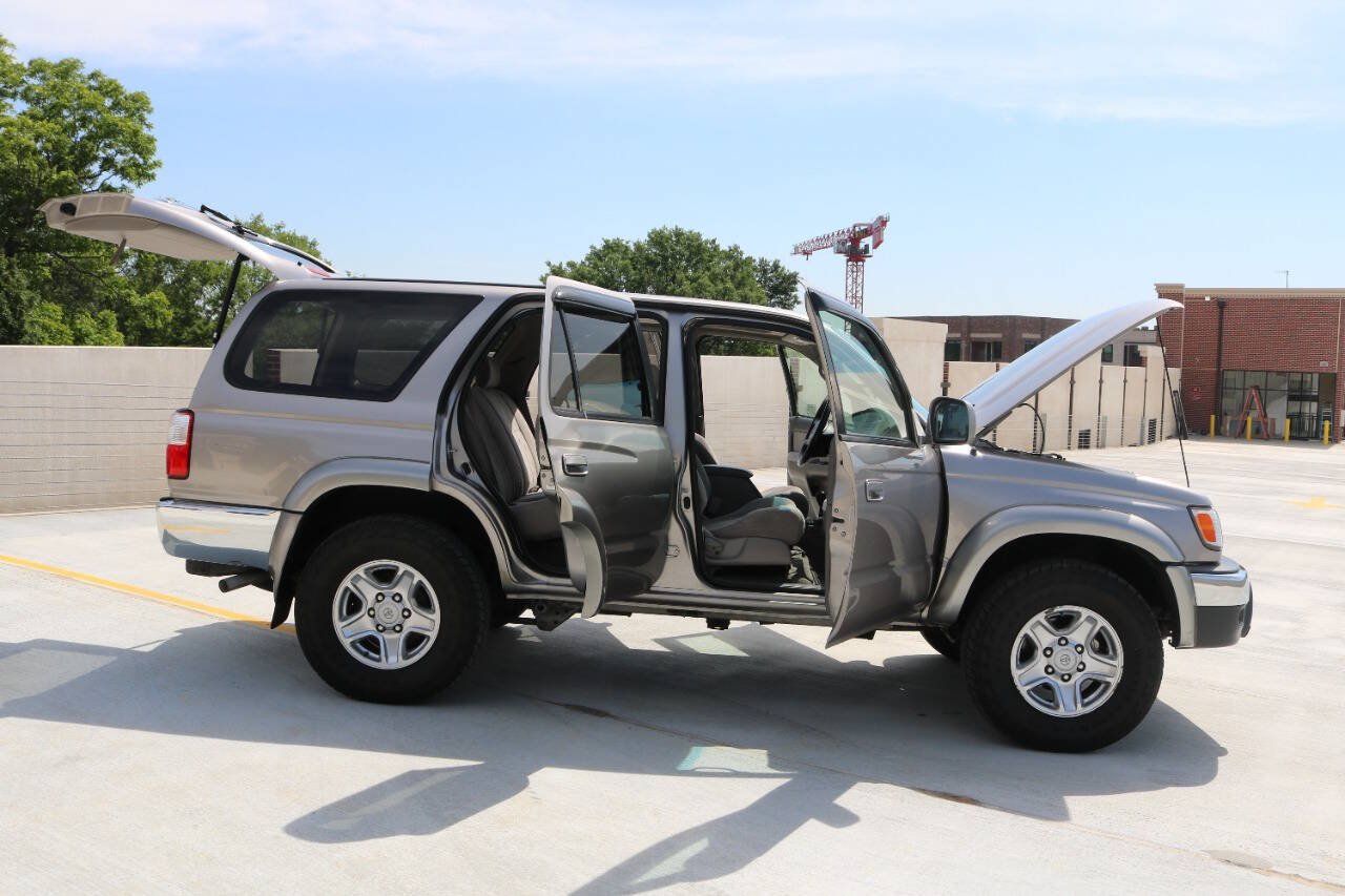 Used 2002 Toyota 4Runner SR5 AWD/4WD image 30