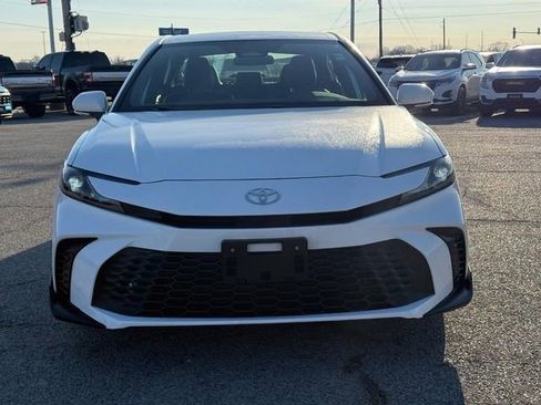 Used 2025 Toyota Camry SE image 9