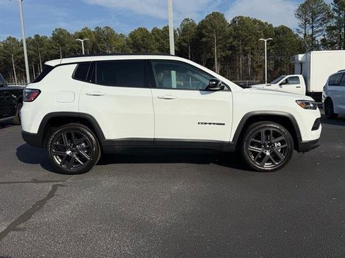New 2026 Jeep Compass Latitude image 2