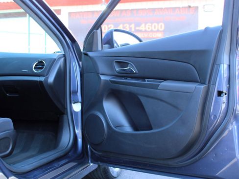 Used 2014 Chevrolet Cruze LT image 18