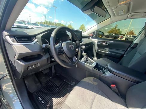 Used 2020 Toyota RAV4 XLE FWD image 9