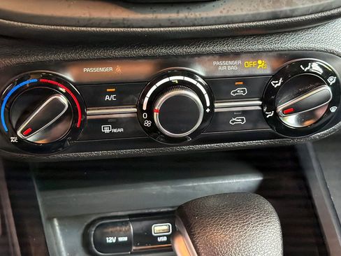 Used 2024 Kia Soul LX w/ Option Group 015 FWD image 29