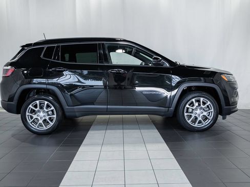 Certified 2023 Jeep Compass Latitude AWD/4WD image 3