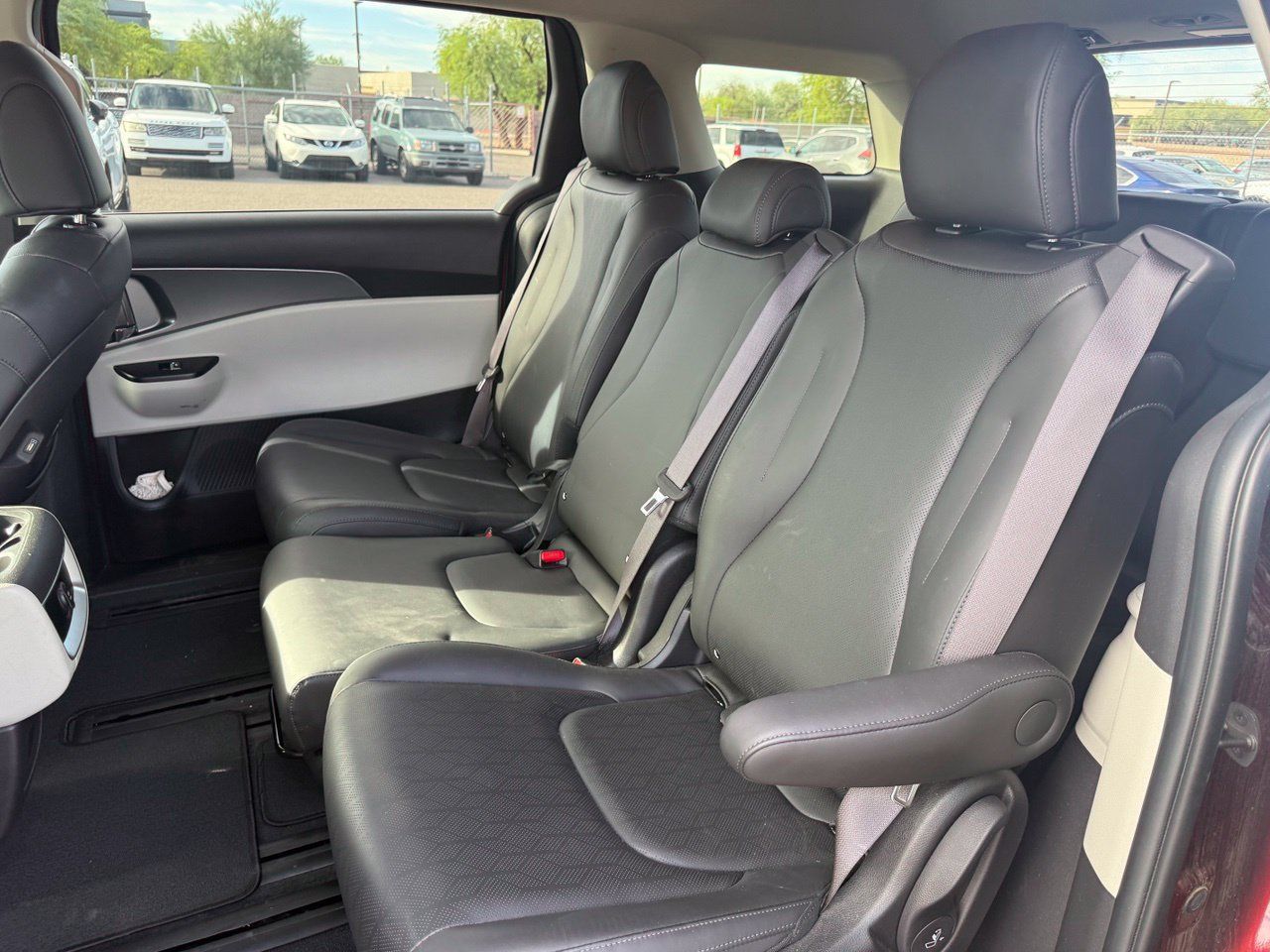 Used 2022 Kia Carnival LX FWD image 10