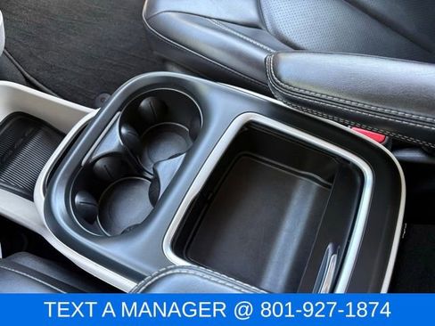 Used 2023 Chrysler Pacifica Touring-L FWD image 32