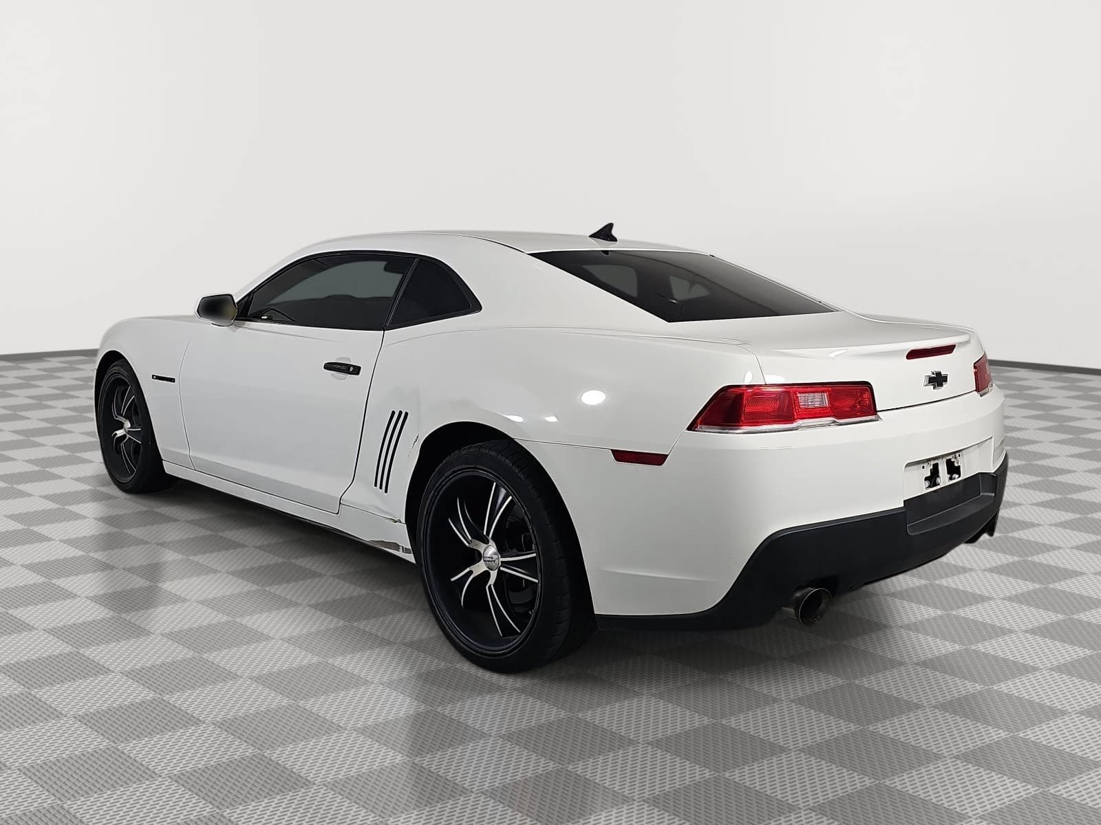 Used 2015 Chevrolet Camaro LS RWD image 5