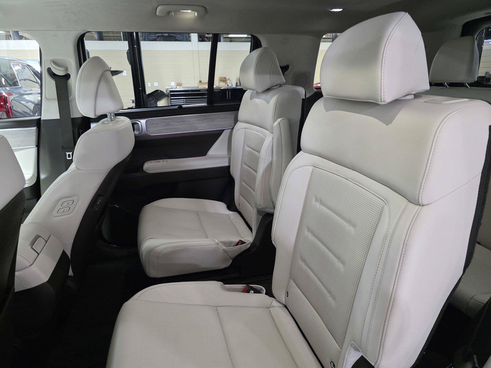 Used 2025 Hyundai Santa Fe Calligraphy AWD/4WD image 15