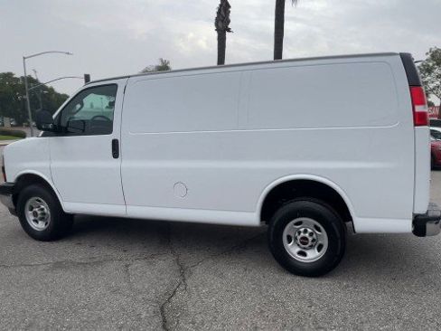 Used 2024 GMC Savana 2500 w/ Driver Convenience Package image 6